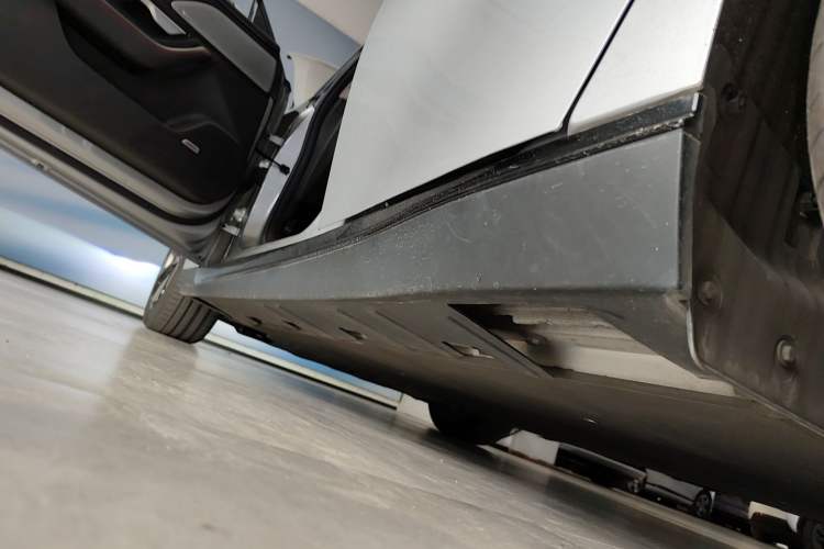 Used XPeng P7 2020 670E Left Side Sill