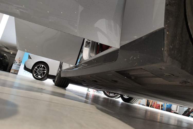 Used XPeng P7 2020 670E Right Side Sill