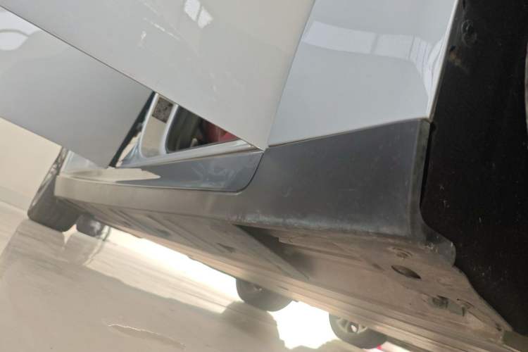 Used XPeng P7 2020 586E Right Side Sill