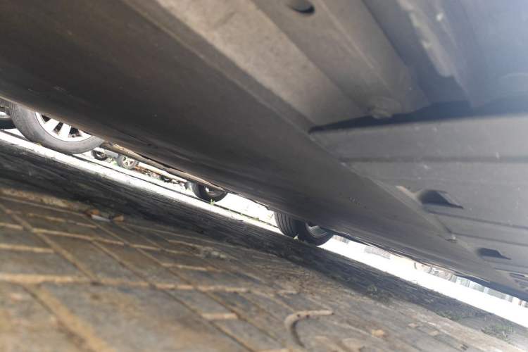 Used XPeng P7 2020 670E Chassis Front Left
