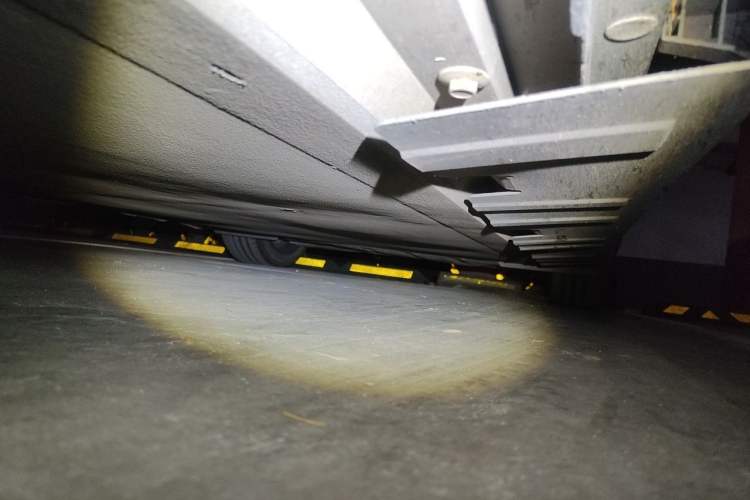 Used XPeng P7 2020 706G Chassis Front Left