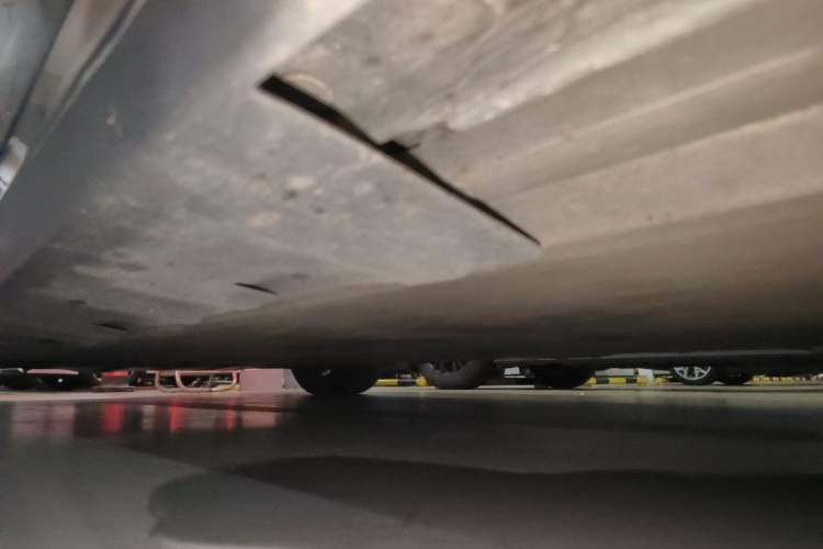 Used XPeng P7 2020 670N Chassis Front Right