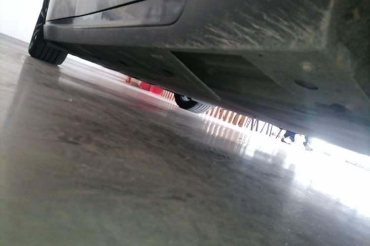 Used XPeng P7 2020 670N Chassis Front Right