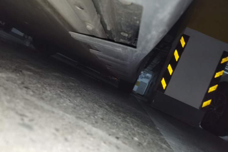 Used XPeng P7 2020 670N Chassis Rear Right