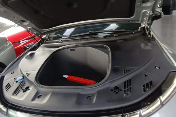Used XPeng P7 2020 562N Performance Edition Engine Bay