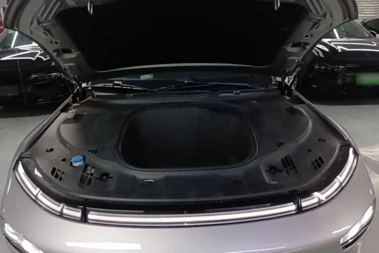Used XPeng P7 2020 586N Engine Bay