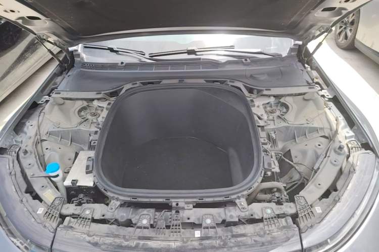 Used XPeng P7 2020 706G Engine Bay