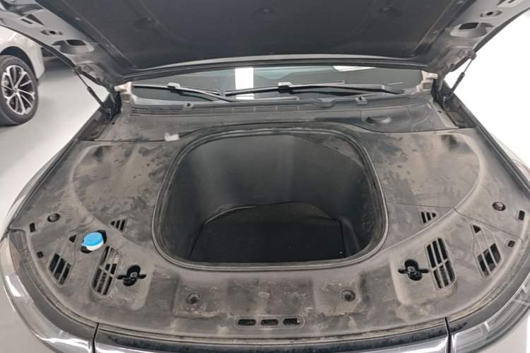 Used XPeng P7 2020 670E Engine Bay