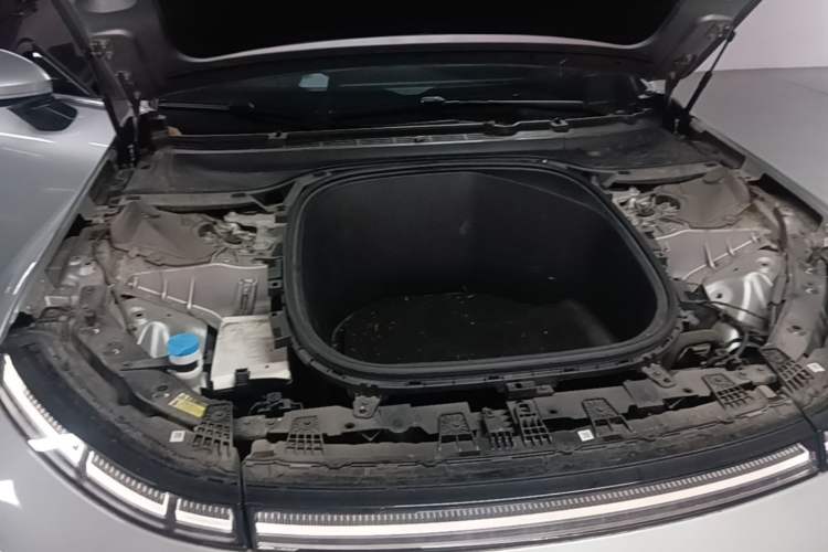 Used XPeng P7 2020 670N Engine Bay