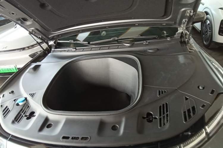 Used XPeng P7 2020 670N Engine Bay