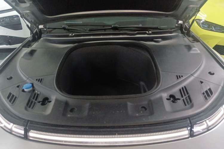 Used XPeng P7 2020 670E Engine Bay