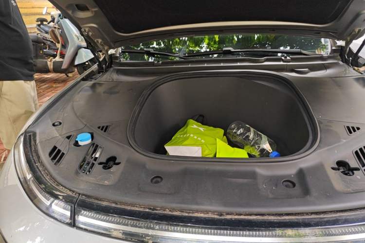Used XPeng P7 2020 670E Engine Bay Right
