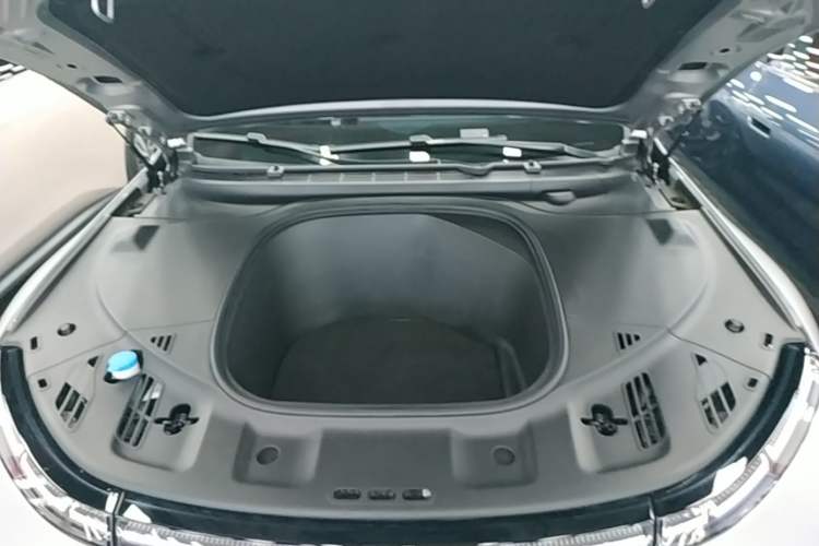 Used XPeng P7 2020 670E Engine Bay