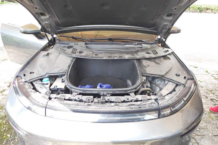 Used XPeng P7 2020 586N Engine Bay