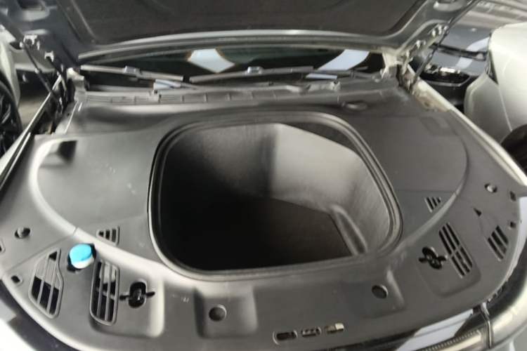 Used XPeng P7 2020 670N Engine Bay