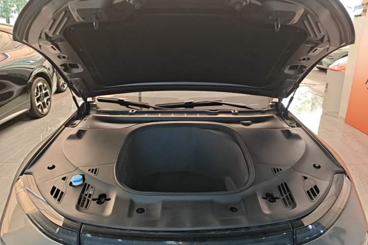 Used XPeng P7 2020 670N Engine Bay