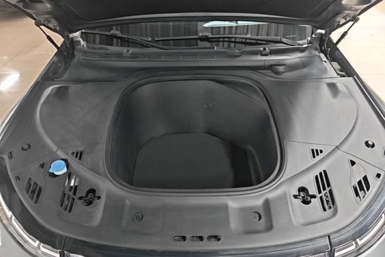 Used XPeng P7 2020 670E Engine Bay