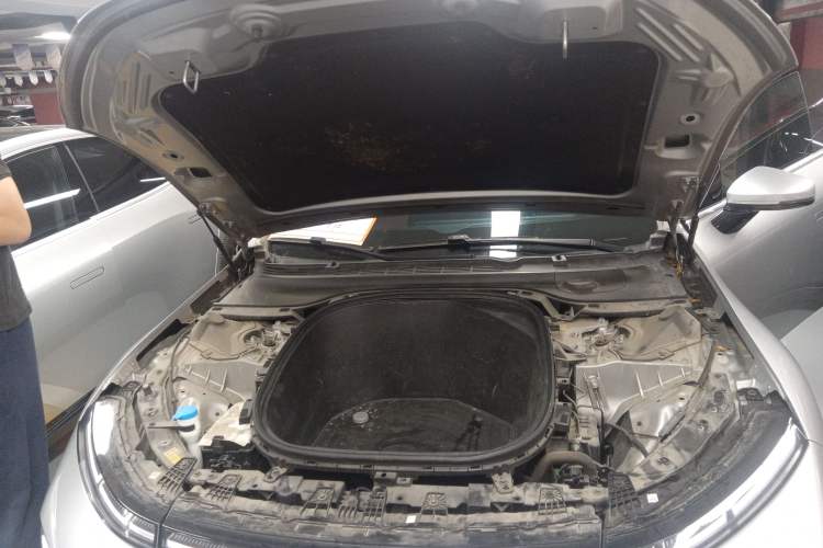 Used XPeng P7 2020 670N Engine Bay