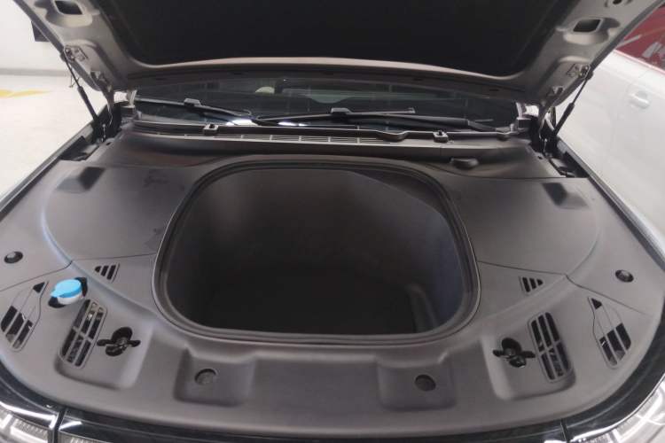 Used XPeng P7 2020 670N Engine Bay