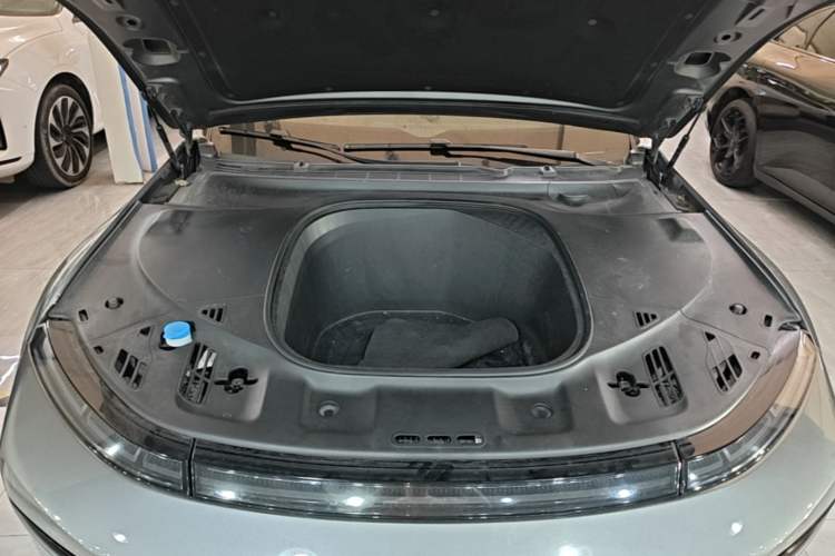 Used XPeng P7 2020 670E Engine Bay