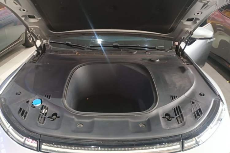 Used XPeng P7 2020 670N Engine Bay