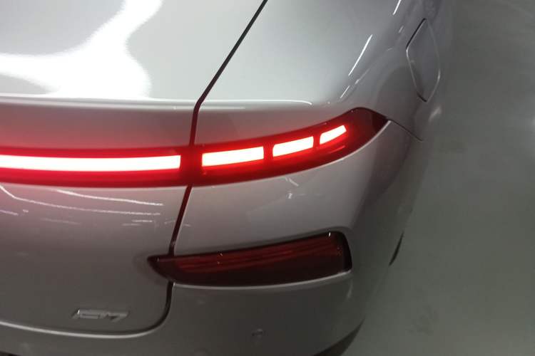 Used XPeng P7 2020 670E Exterior 6