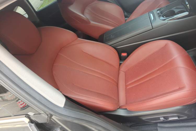 Used XPeng P7 2020 670E Interior 7