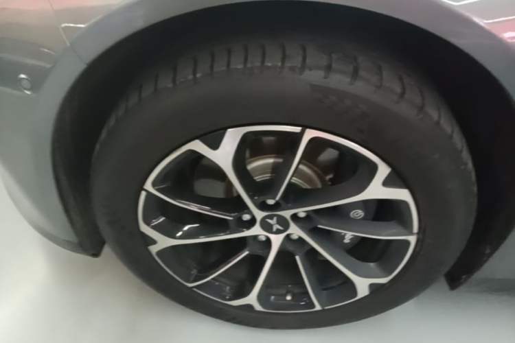 Used XPeng P7 2020 670N Left Front Wheel Hub