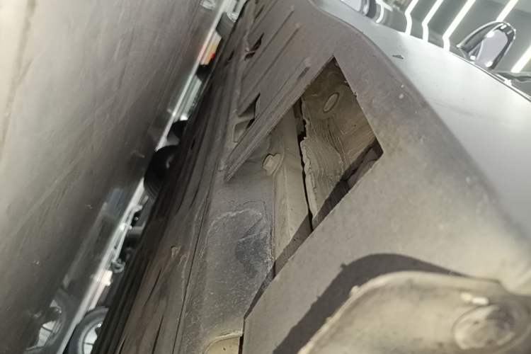 Used XPeng P7 2020 586N Left Side Sill