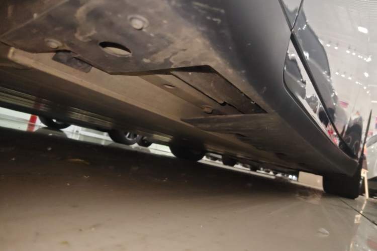 Used XPeng P7 2020 586N Left Side Sill