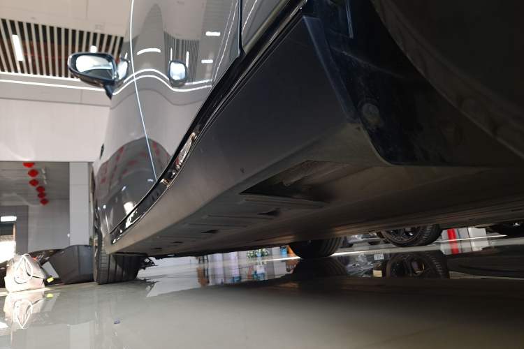Used XPeng P7 2020 586N Left Side Sill