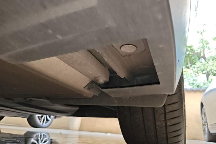Used XPeng P7 2020 670N Left Side Sill