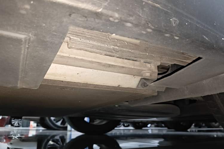 Used XPeng P7 2020 670E Left Side Sill