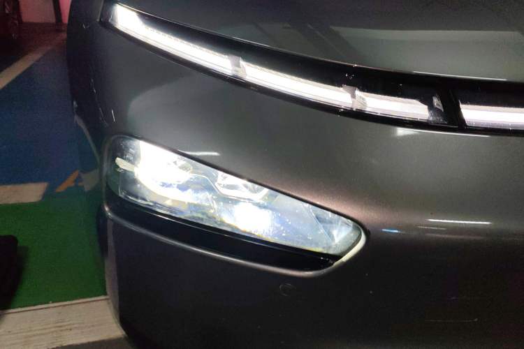 Used XPeng P7 2020 670N Right Front Headlight