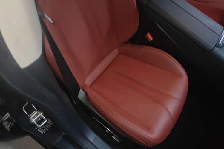 Used XPeng P7 2020 706G Right Front Seat
