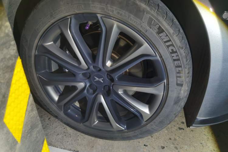 Used XPeng P7 2020 670N Right Front Wheel Hub