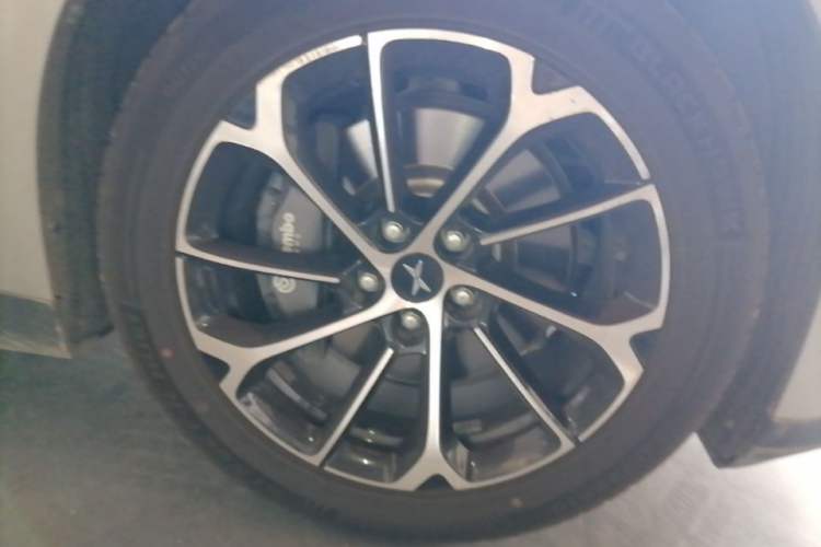 Used XPeng P7 2020 670N Right Front Wheel Hub