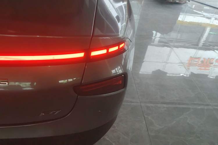 Used XPeng P7 2020 Rear-Drive Long-Range Smart Drive Version Right Rear Taillight