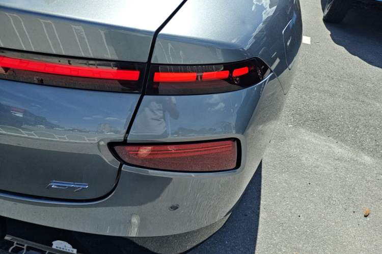 Used XPeng P7 2020 670N Right Rear Taillight