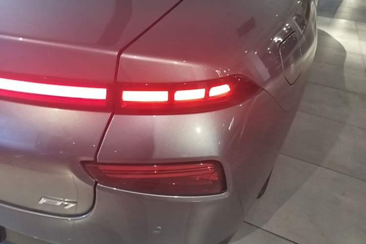 Used XPeng P7 2020 670E Right Rear Taillight