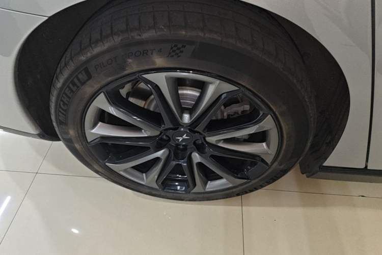Used XPeng P7 2020 670E Right Rear Wheel Hub