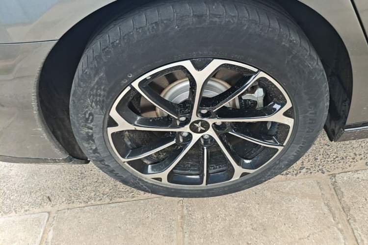 Used XPeng P7 2020 Rear-Drive Long-Range Smart Drive Version Right Rear Wheel Hub
