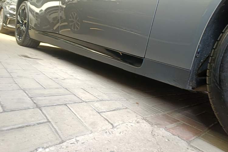 Used XPeng P7 2020 670N Right Side Sill