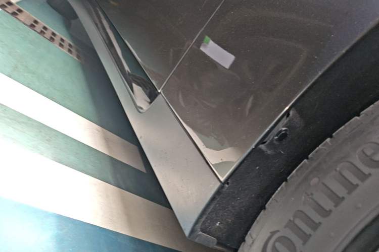 Used XPeng P7 2020 670N Right Side Sill