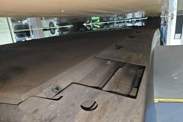 Used XPeng P7 2020 670E Right Side Sill