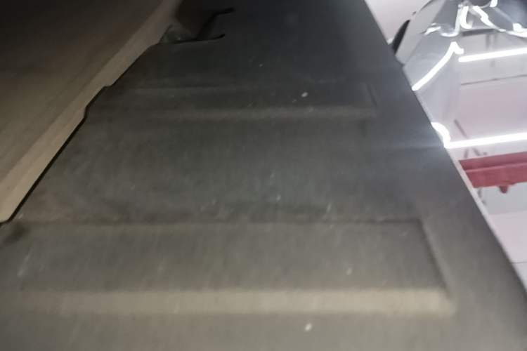 Used XPeng P7 2020 586N Right Side Sill