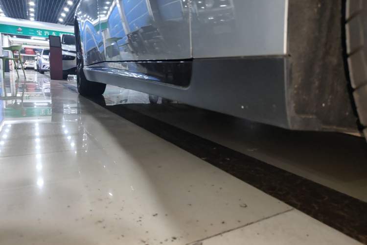 Used XPeng P7 2020 586N Right Side Sill