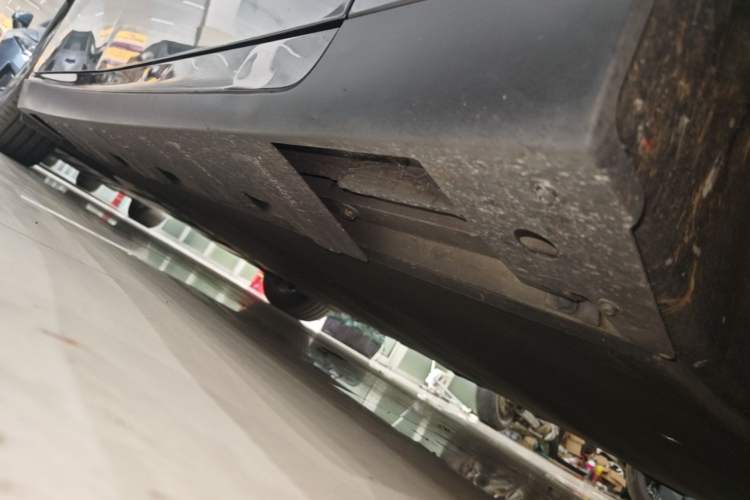 Used XPeng P7 2020 670N Right Side Sill