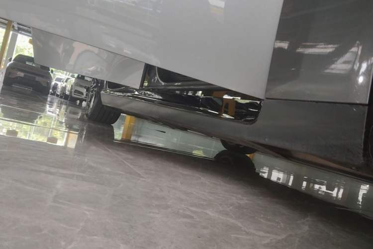 Used XPeng P7 2020 Rear-Drive Long-Range Smart Drive Version Right Side Sill