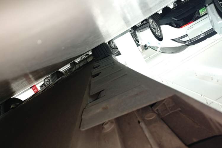 Used XPeng P7 2020 670E Right Side Sill